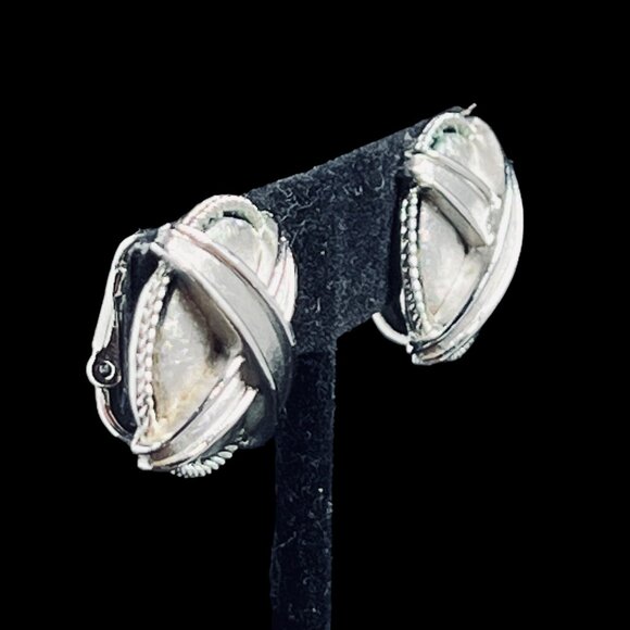 Vintage Crown Trifari Textured X Silver Tone Clip On Earrings (5277) - Picture 4 of 8